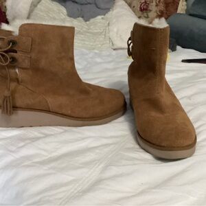 Elegant Tan Suede Winter Boots